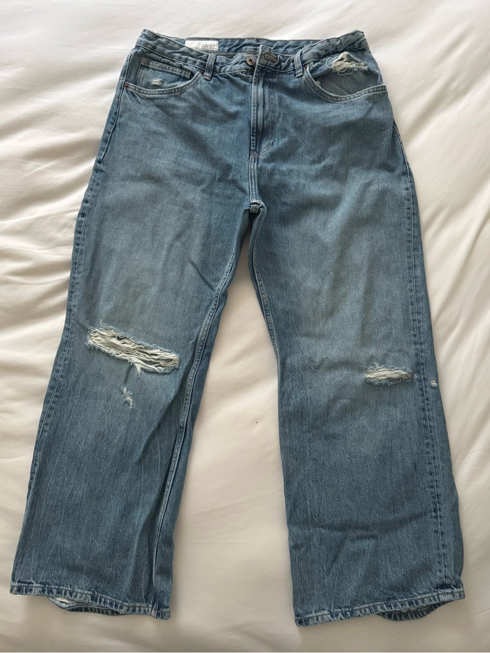 Zara Women's Light Blue Relaxed Distressed Jeans
